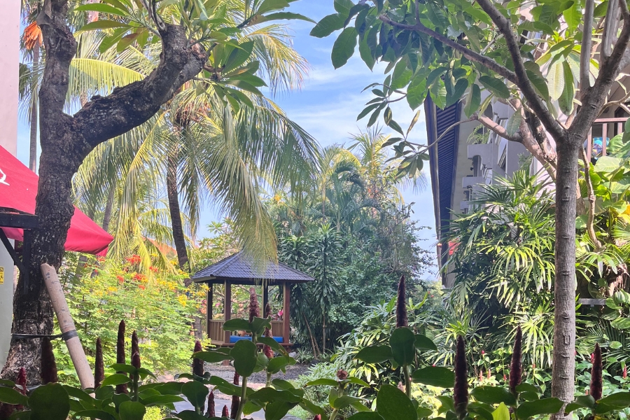 The outdoor terrace at the breakfast buffet Bali Dynasty 
