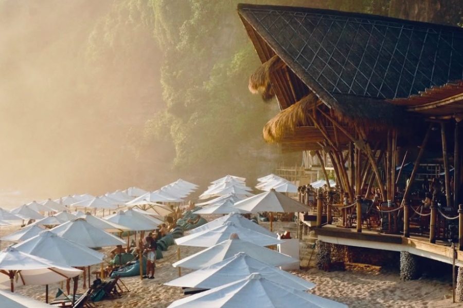Sundays Beach Club In Uluwatu 