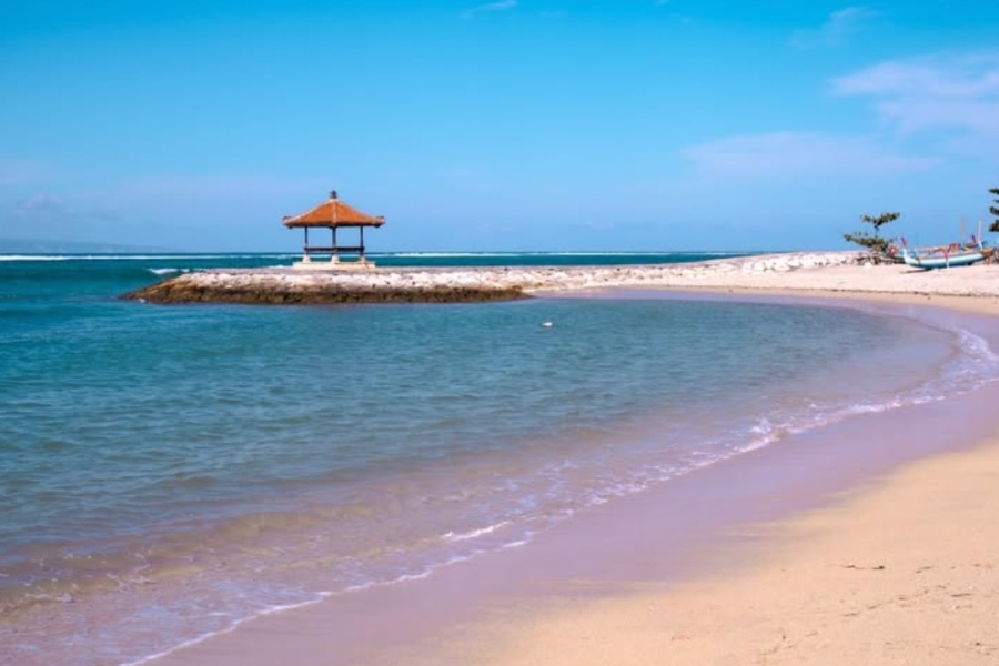White sands of Sanur beach