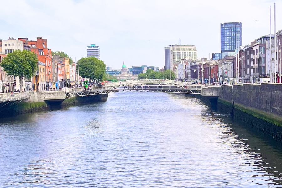Ha'penny Bridge in Dublin over the river Liffey